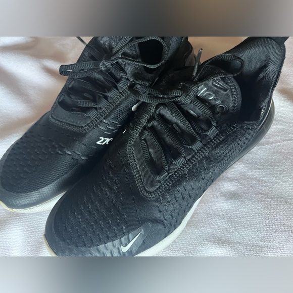 Nike Sneaker - Picture 2 of 5